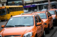 CI vota regulamentação da transferência dos direitos de exploração de táxi