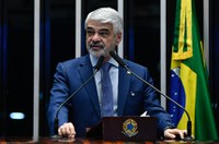 Humberto Costa apoia reação do governo às tarifas impostas pelos EUA