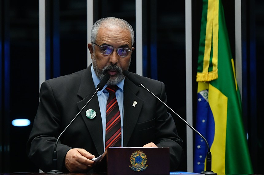 Em discurso, à tribuna, senador Paulo Paim (PT-RS).