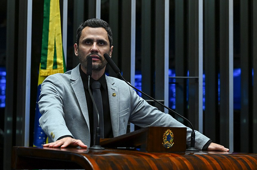 Em discurso, à tribuna, senador Cleitinho (Republicanos-MG).