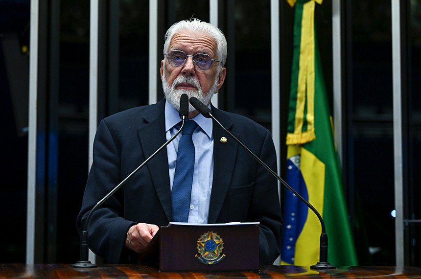 Líder do governo no Senado Federal, senador Jaques Wagner (PT-BA) em discurso à tribuna.