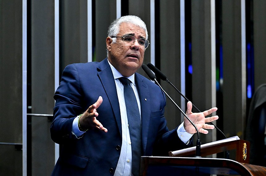 Em discurso, à tribuna, senador Eduardo Girão (Novo-CE).