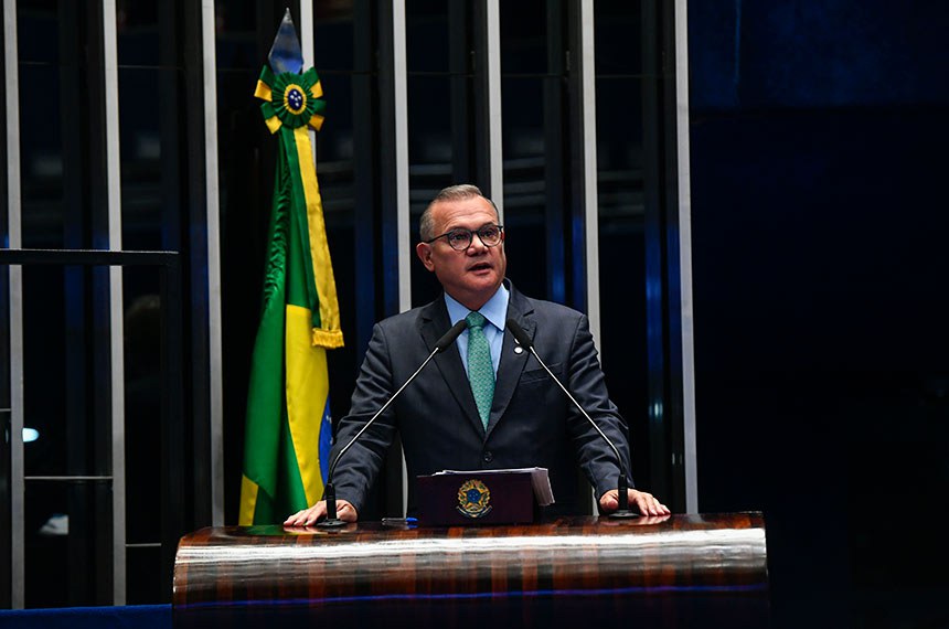 À tribuna, em discurso, senador Wellington Fagundes (PL-MT). 