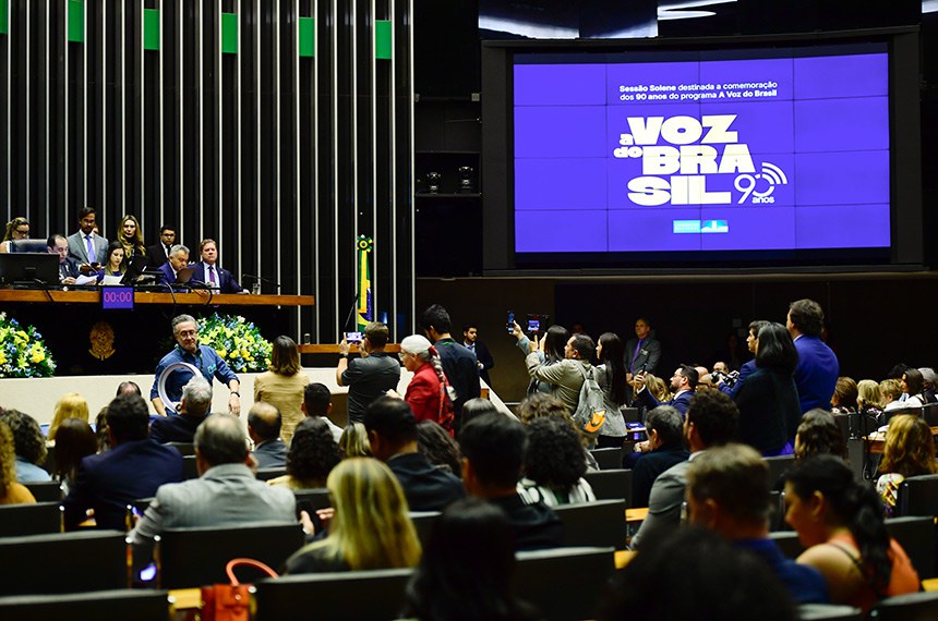 Mesa: 
presidente desta sessão, senador Jorge Kajuru (PSB-GO); 
diretora da Secretaria Legislativa do Congresso Nacional, Roberta Lys de Moura Rochael; 
presidente do Conselho Consultivo de Comunicação Social da Câmara dos Deputados, deputado Cleber Verde (MDB-MA); 
secretário de Comunicação Social da Câmara dos Deputados e requerente desta sessão, deputado Marx Beltrão (PP-AL). 