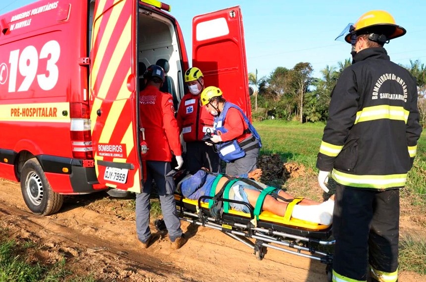 A nova norma tem como origem o PL 1.588/2022 apresentado na Câmara pelo então deputado Rodrigo Coelho (Podemos-SC). O Autor destaca em sua justificativa que os bombeiros “são uma corporação indispensável no desenho das instituições de segurança pública, contudo, percebe-se, em significativa parte dos municípios brasileiros, a perigosa ausência de destacamentos locais do Corpo de Bombeiros Militar”.