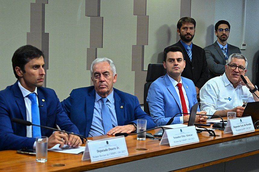 Mesa: 
relator revisor da CMMPV 1.301/2025, deputado Duarte Jr. (PSB-MA); 
relator da CMMPV 1.301/2025, senador Otto Alencar (PSD-BA); 
presidente da CMMPV 1.301/2025, deputado Yury do Paredão (MDB-CE); 
ministro de Estado da Saúde, Alexandre Padilha.
