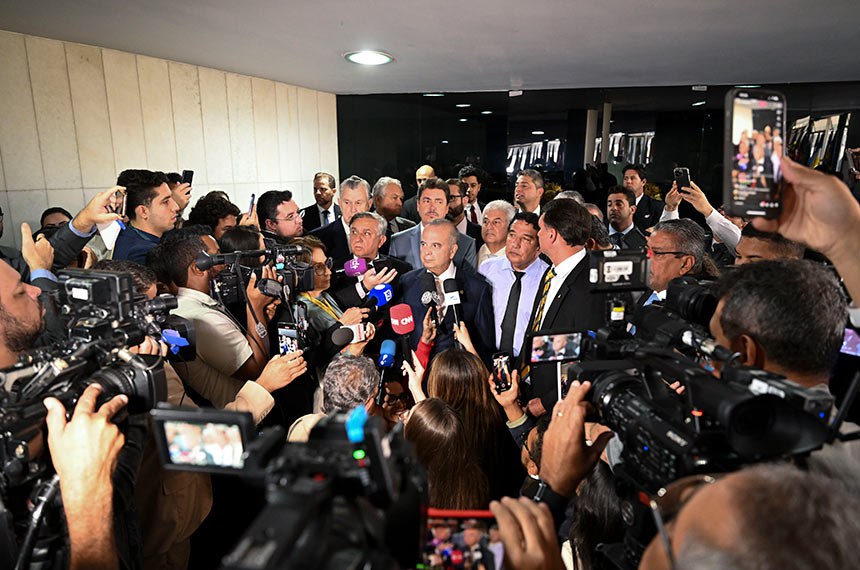 Participam:
senador Magno Malta (PL-ES);
senador Flávio Bolsonaro (PL-RJ);
senador Marcos Rogério (PL-RO);
líder da oposição no Senado Federal, senador Rogerio Marinho (PL-RN);
senador Wilder Morais (PL-GO);
senador Eduardo Girão (Novo-CE); 
senador Jorge Seif (PL-SC); 
senador Luis Carlos Heinze (PP-RS);
senador Wellington Fagundes (PL-MT); senador Carlos Portinho (PL-RJ); 
senador Izalci Lucas (PL-DF);
senador Astronauta Marcos Pontes (PL-SP).