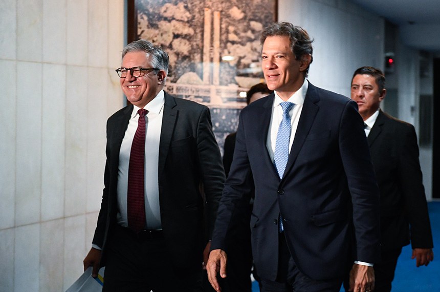 Participam:
ministro de Relações Institucionais da Presidência da República, Alexandre Padilha;
ministro da Fazenda, Fernando Haddad.