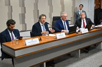 No Congresso, Haddad defende ajustes tributários para setor financeiro