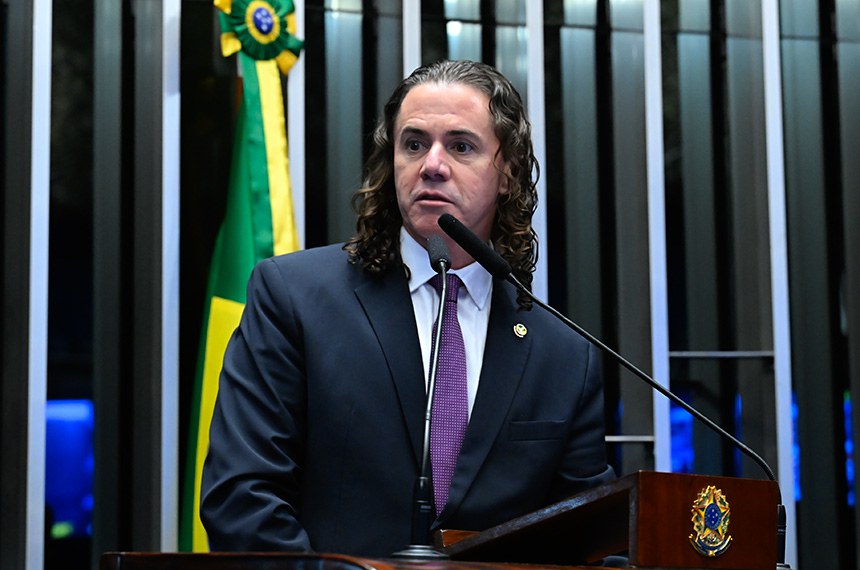 À tribuna, em discurso, senador Veneziano Vital do Rêgo (MDB-PB). 