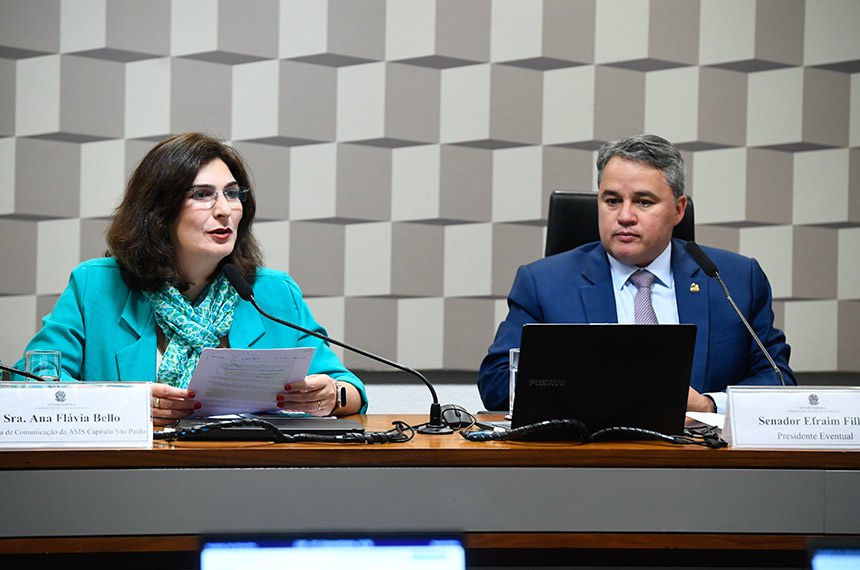 Mesa: 
diretora de Comunicação da ASIS Capítulo São Paulo, Ana Flávia Bello; 
presidente eventual da CSP, senador Efraim Filho (União-PB).