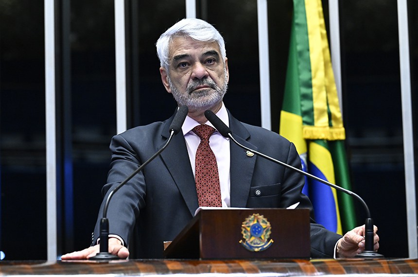 Em discurso, à tribuna, senador Humberto Costa (PT-PE).