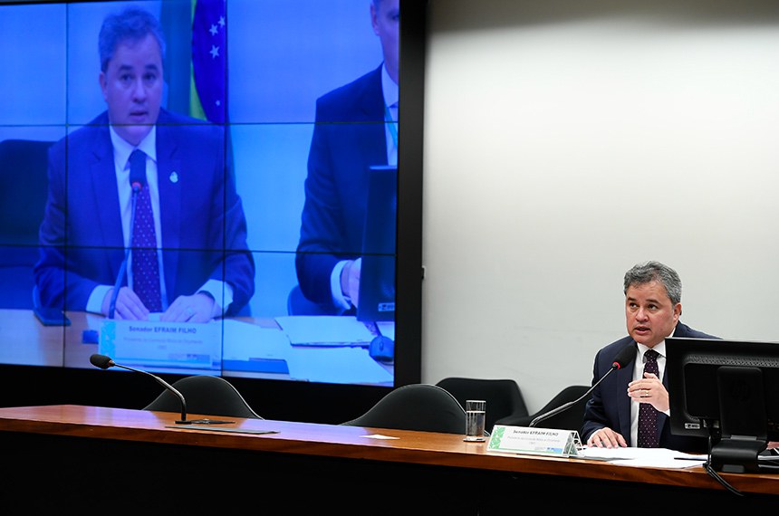 Mesa: 
presidente da CMO, senador Efraim Filho (União-PB) - em pronunciamento.