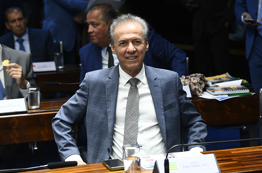 À bancada, senador Pedro Chaves (MDB-GO).