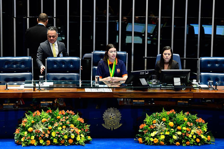 (E/D):
jovem senadora Keyla Adssa Barbosa de Oliveira (RN);
professor Christoffer Carvalho Medeiros (RN).