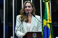 Augusta Brito cobra regulação de redes para proteger crianças e adolescentes