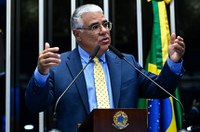 Girão diz que Lula gastou R$ 5,5 milhões para 'caçar brasileiros' na Argentina