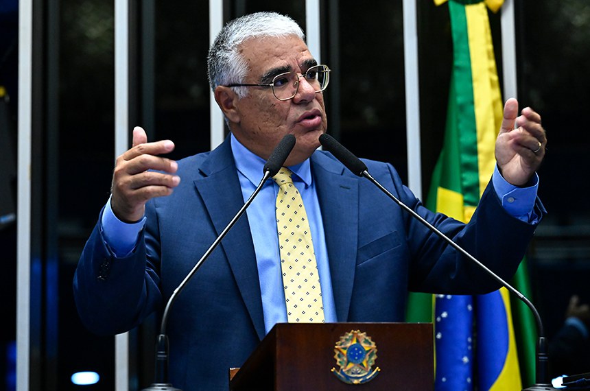 Em discurso, à tribuna, senador Eduardo Girão (Novo-CE).