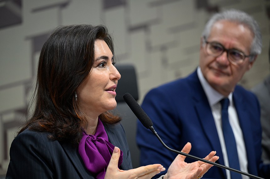 Mesa:
ministra de Estado do Planejamento e Orçamento, Simone Tebet; 
presidente da CAE, senador Renan Calheiros (MDB-AL).