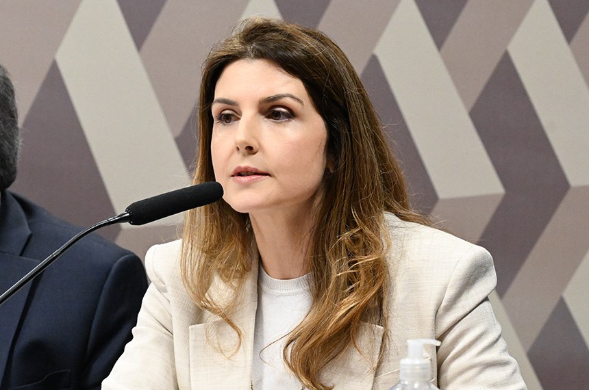 Mesa: 
indicada para exercer o cargo de diretora do Conselho Diretor da Autoridade Nacional de Proteção de Dados (ANPD), Lorena Giuberti Coutinho (MSF 34/2025), em pronunciamento.