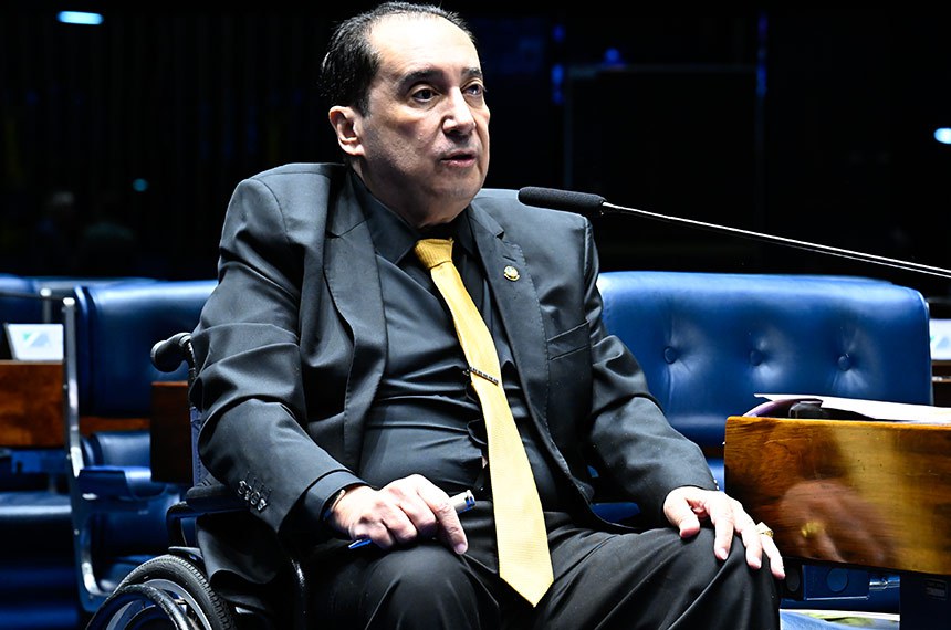 Em pronunciamento, à bancada, senador Jorge Kajuru (PSB-GO).