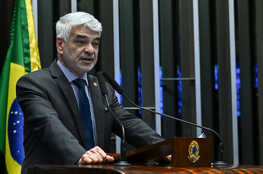 À tribuna, senador Humberto Costa (PT-PE) - em discurso.