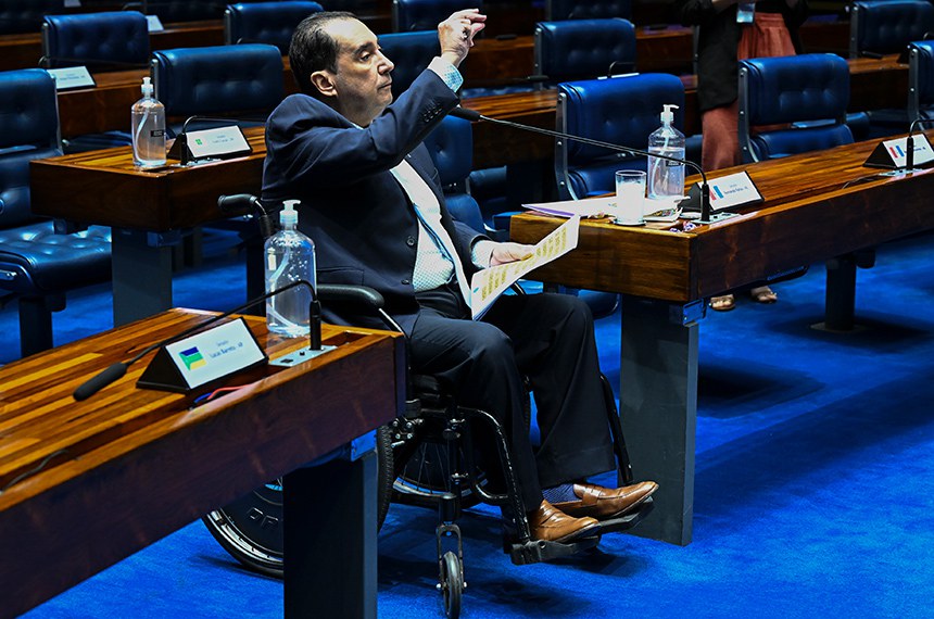 Senador Jorge Kajuru (PSB-GO) em pronunciamento à bancada.