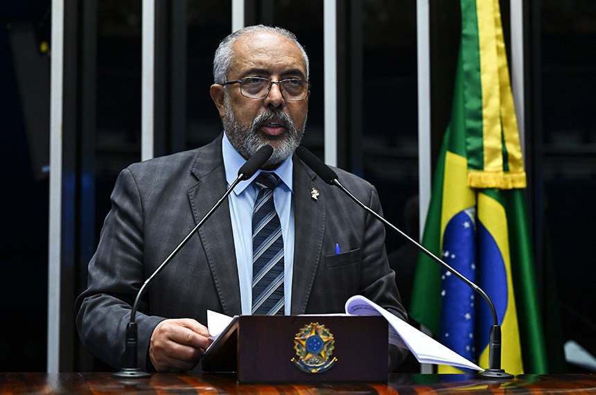 Em discurso, à tribuna, senador Paulo Paim (PT-RS).