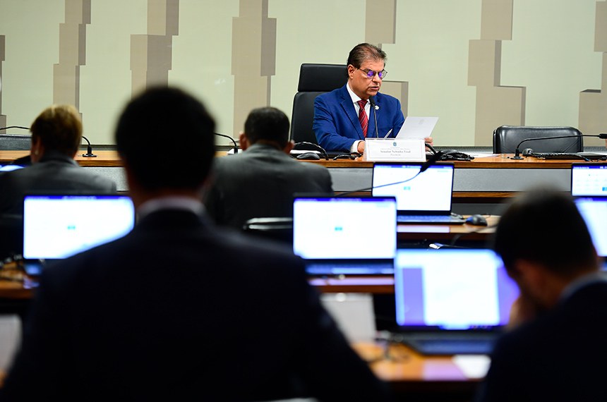 Mesa: 
presidente da CRE, senador Nelsinho Trad (PSD-MS).