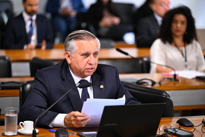 Em pronunciamento, à bancada, relator do PL 3.218/2023, senador Izalci Lucas (PL-DF).