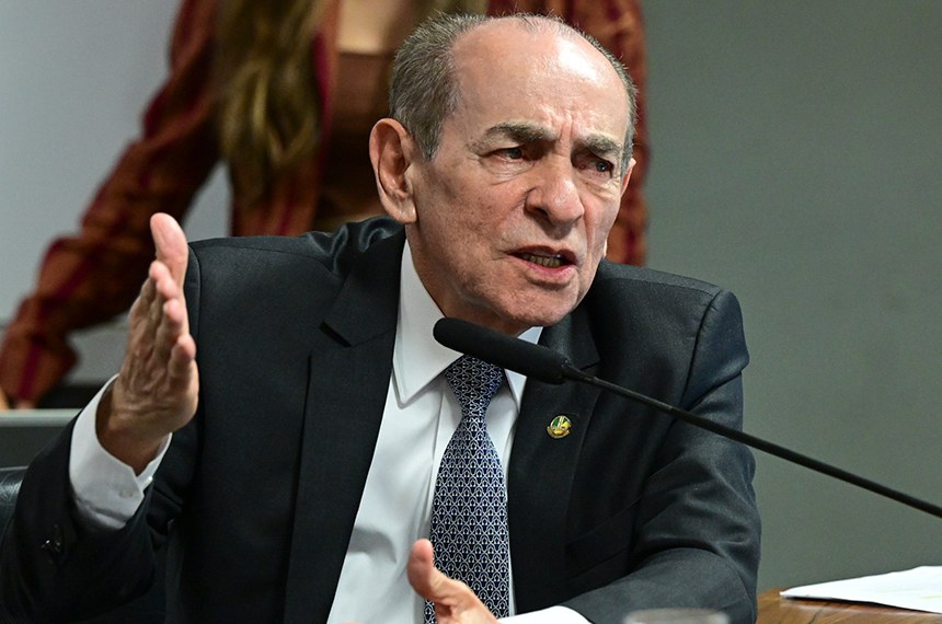 Senador Marcelo Castro (MDB-PI) em pronunciamento à bancada.