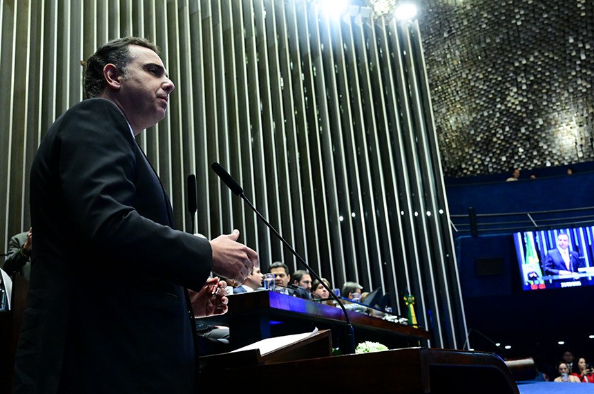Mesa: 
presidente do Conselho de Administração do Grupo Globo, João Roberto Marinho;
presidente do Senado Federal, senador Davi Alcolumbre (União-AP); 
secretário-geral da Mesa do Senado Federal, Danilo Augusto Barboza de Aguiar;
ministro de Estado das Comunicações, Frederico de Siqueira Filho;
senador Randolfe Rodrigues (PT-AP);
requerente desta sessão, deputado Luiz Fernando Faria (PSD-MG).