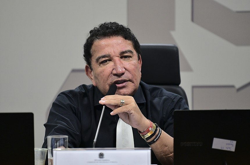 Mesa: 
presidente eventual da CSP, senador Magno Malta (PL-ES) - em pronunciamento.