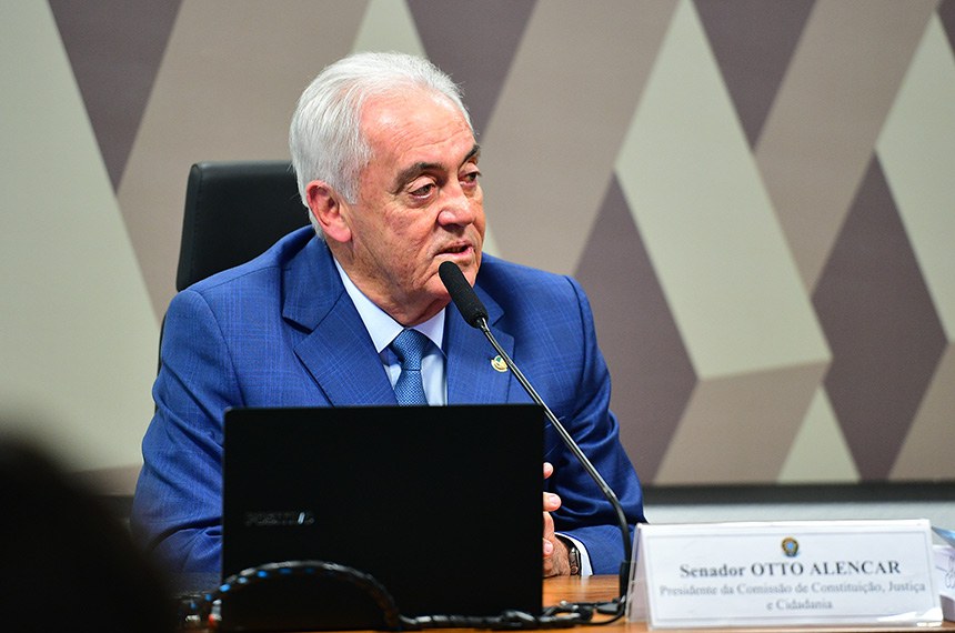 Mesa: 
presidente da CCJ, senador Otto Alencar (PSD-BA).