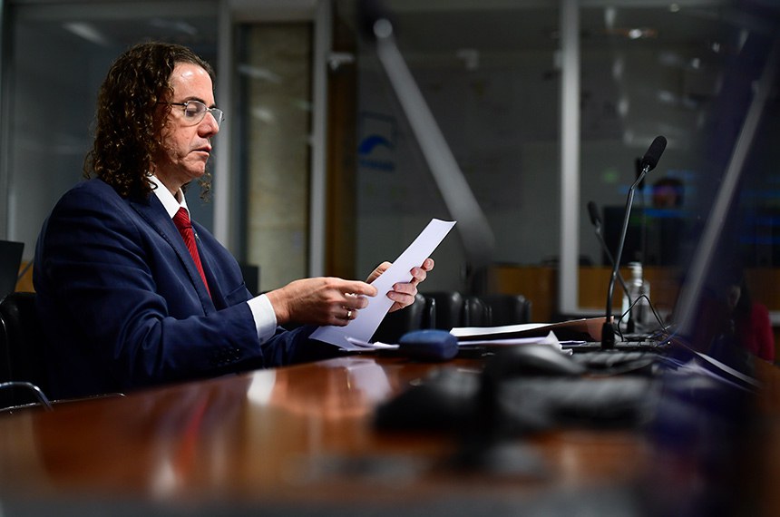 Senador Veneziano Vital do Rêgo (MDB-PB) em pronunciamento à bancada.