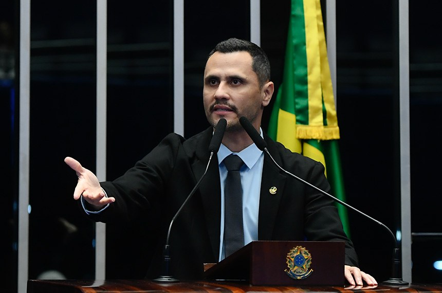 Em discurso, à tribuna, senador Cleitinho (Republicanos-MG).