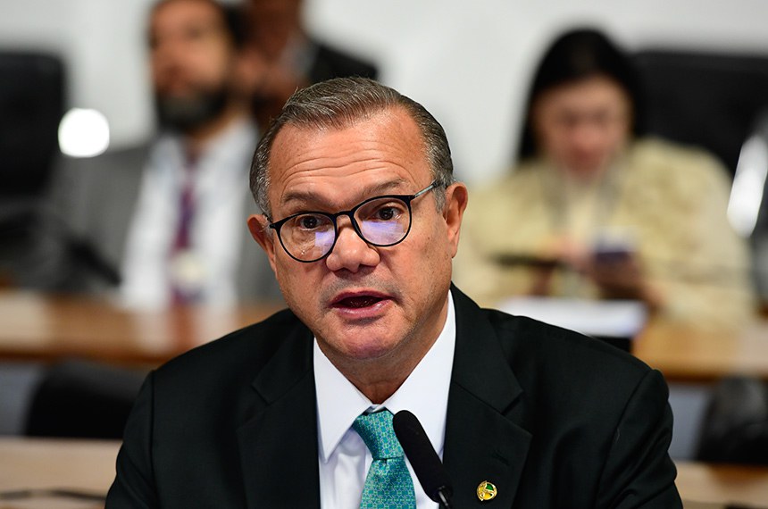 À bancada, senador Wellington Fagundes (PL-MT).