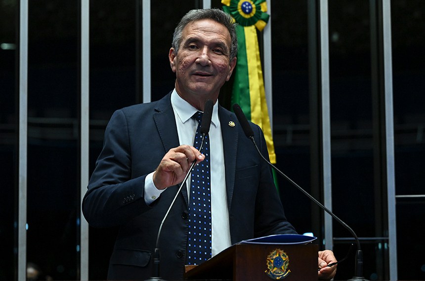 Em discurso, à tribuna, senador Lucas Barreto (PSD-AP),