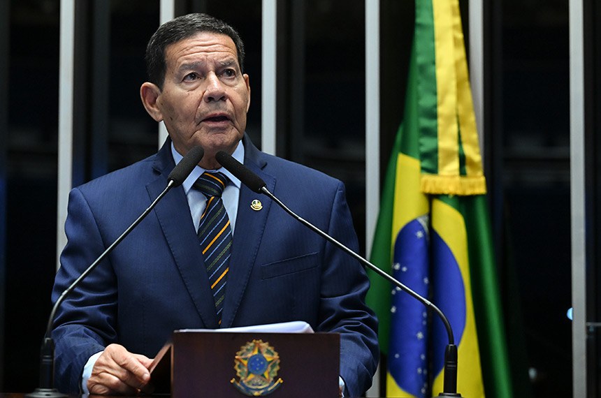 Senador Hamilton Mourão (Republicanos-RS) em discurso à tribuna.