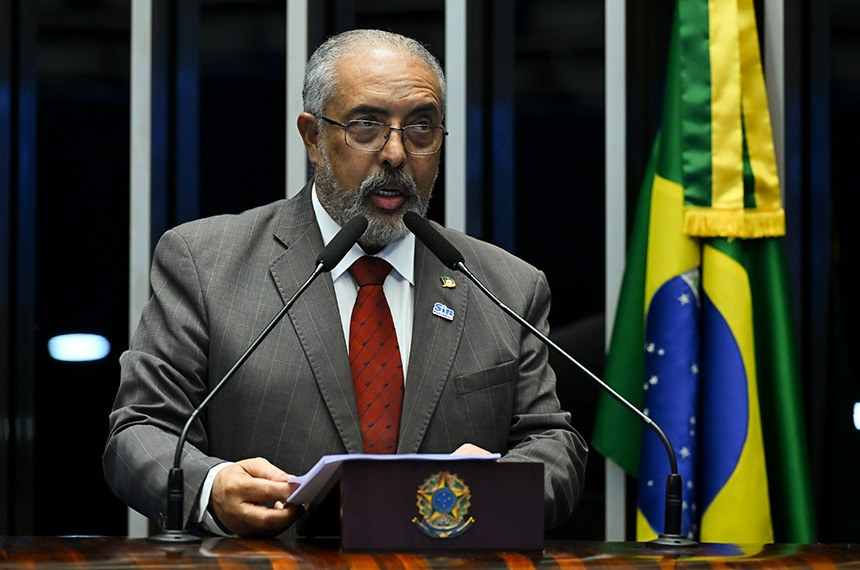 Em discurso, à tribuna, senador Paulo Paim (PT-RS).