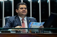 Senado vai questionar medidas do STF contra Marcos do Val, avisa Davi