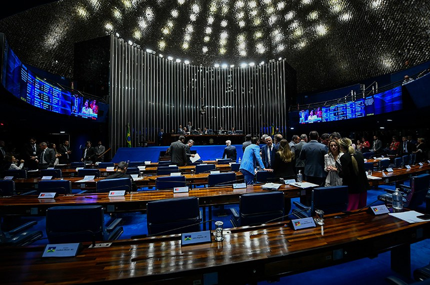 Painel exibe  senadora Eliziane Gama (PSD-MA) em pronunciamento à bancada.