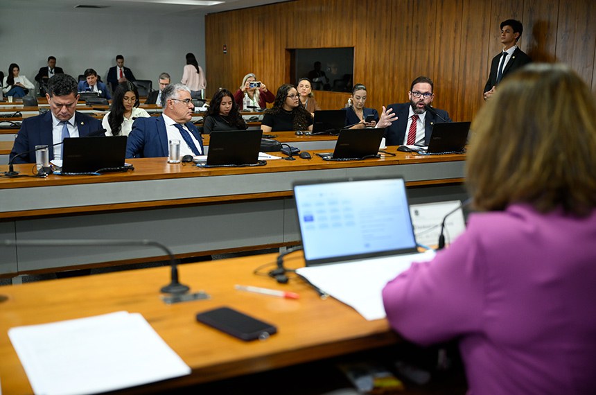 Bancada:
senador Sergio Moro (União-PR);
senador Eduardo Girão (Novo-CE);
senador Jorge Seif (PL-SC) em pronunciamento.