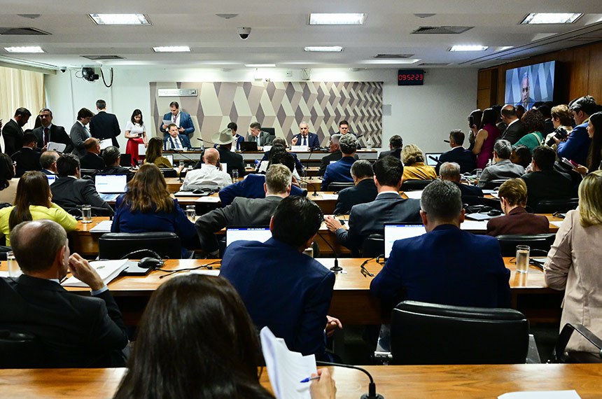 Mesa: 
deputado Sóstenes Cavalcante (PL-RJ);
vice-presidente da CPMI - INSS, deputado Duarte Jr. (PSB-MA);
presidente da CPMI - INSS, senador Carlos Viana (Podemos-MG);
relator da CPMI - INSS, deputado Alfredo Gaspar (União-AL);
deputado Bruno Farias (Avante-MG).