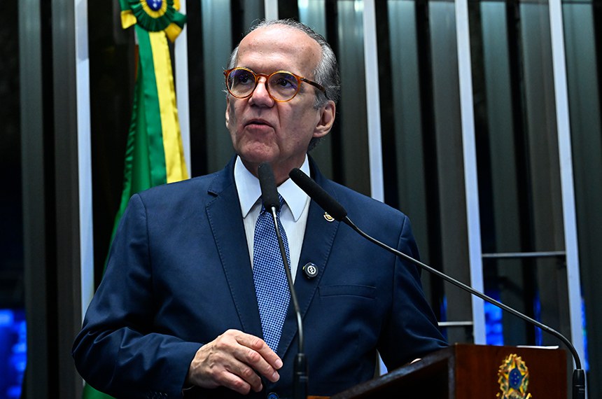 Em discurso, à tribuna, senador Fernando Dueire (MDB-PE).