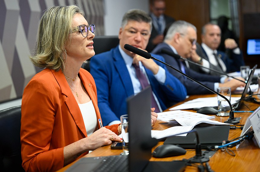 Mesa: 
coordenadora da Câmara de Coordenação e Revisão Previdenciária da Defensoria Pública da União (DPU), Patrícia Bettin Chaves - em pronunciamento;
presidente da CPMI - INSS, senador Carlos Viana (Podemos-MG);
relator da CPMI - INSS, deputado Alfredo Gaspar (União-AL);
deputado Bruno Farias (Avante-MG);
senador Rogerio Marinho (PL-RN).