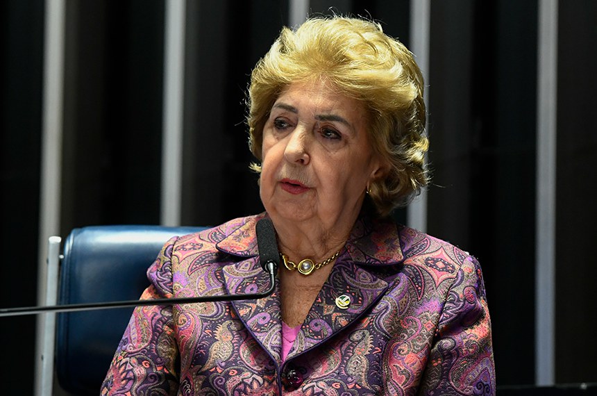 Senadora Ivete da Silveira (MDB-SC) em pronunciamento à mesa. 