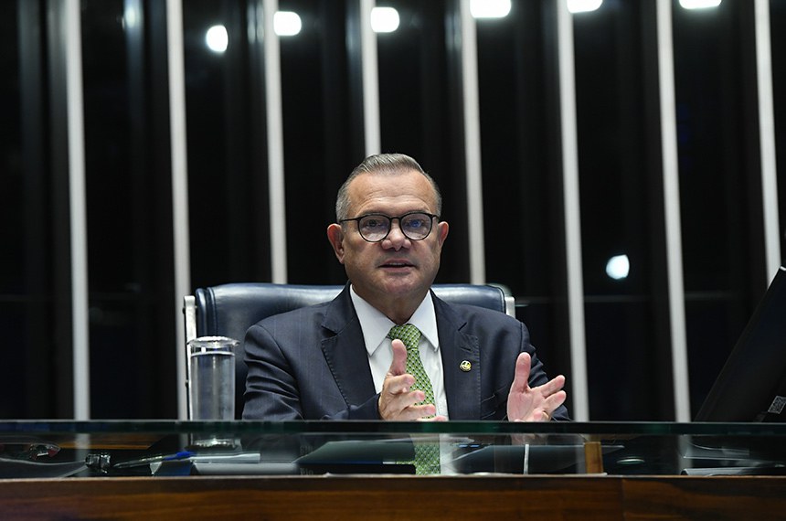 Senador Wellington Fagundes (PL-MT) em pronunciamento à mesa. 