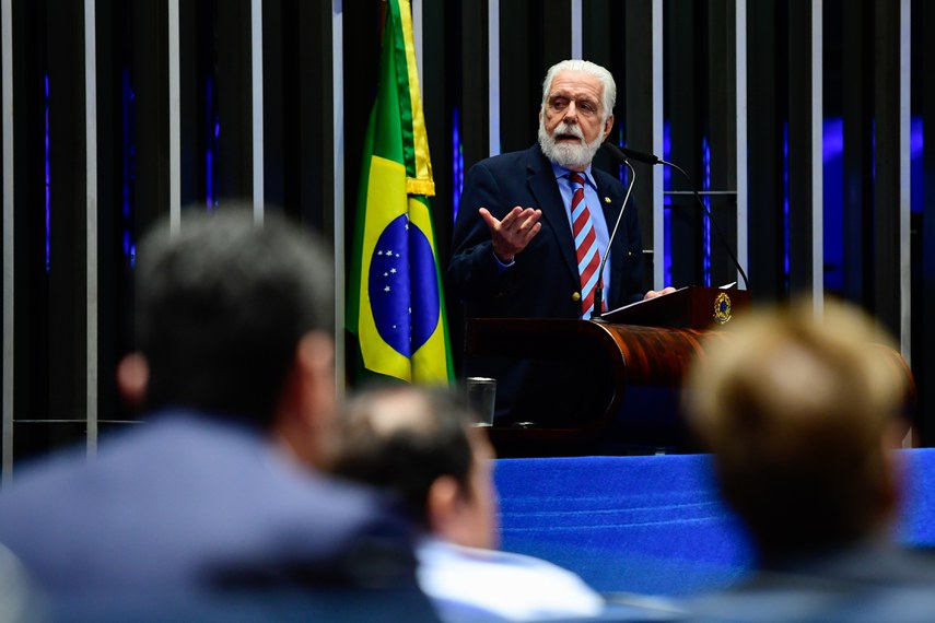 Em discurso, à tribuna, líder do governo no Senado Federal, senador Jaques Wagner (PT-BA).
