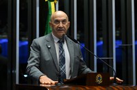 Confúcio Moura faz alerta sobre crimes digitais contra crianças e adolescentes